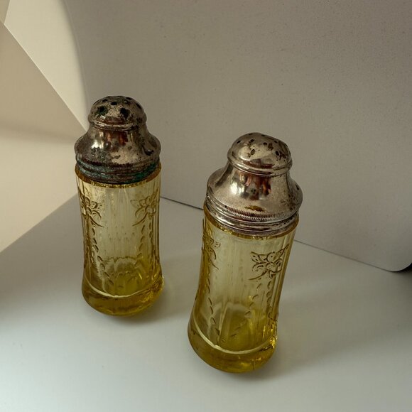 Federal Depression Glass Salt and Pepper Madrid Amber Set - Picture 3 of 5